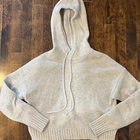 Aritzia Sweater - Picture 1 of 2